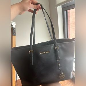 Black Michael Kors tote bag, signs of use but very good shape.
